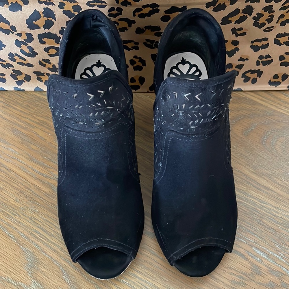 Adorable black suede Fergalicious booties.